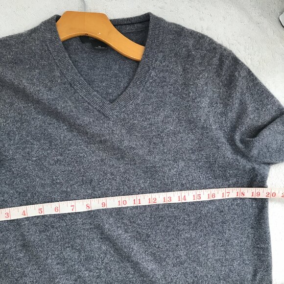THE MENS STORE CASHMERE SWEATER GRAY V NECK LONG SLEEVE PULLOVER MEDIUM - Picture 6 of 9